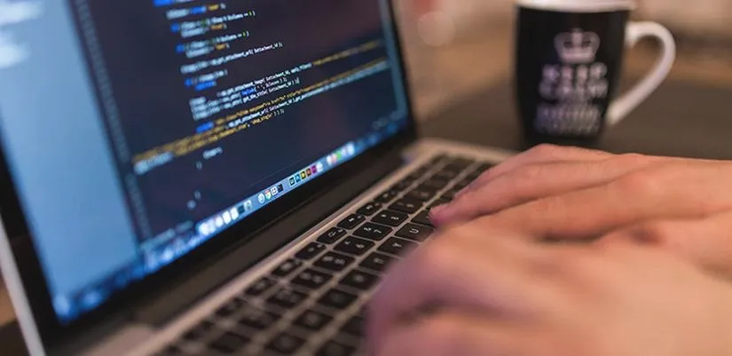 Gdzie nauczyć się programowania? Odkryj najlepsze źródła i kursy online