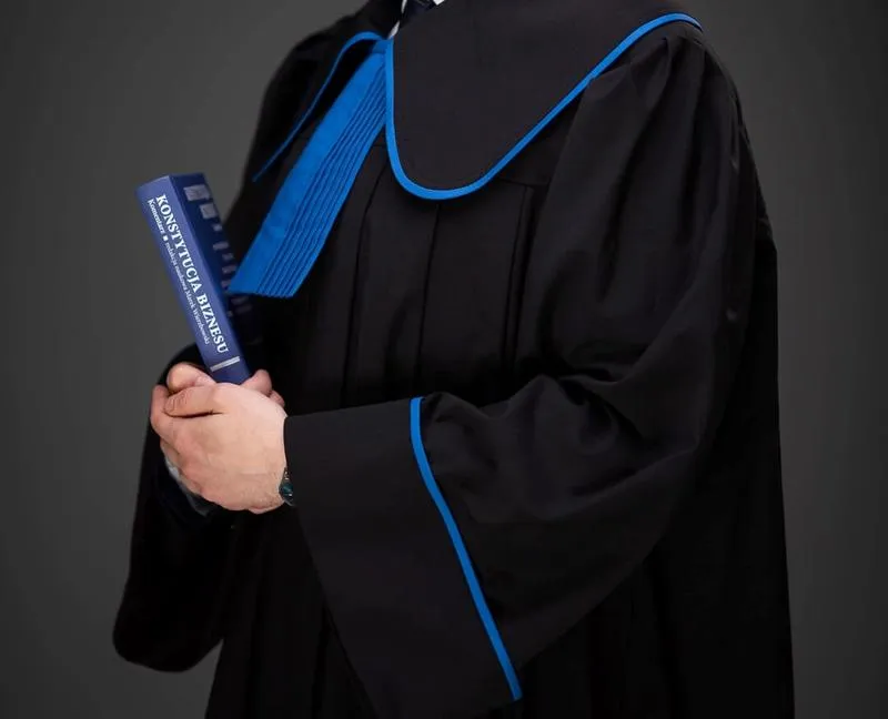 Ile naprawdę zarabia radca prawny po aplikacji? Odkryj zaskakujące różnice i fakty