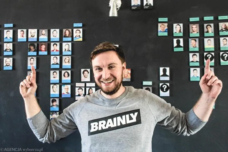 Rola moderatorów w Brainly