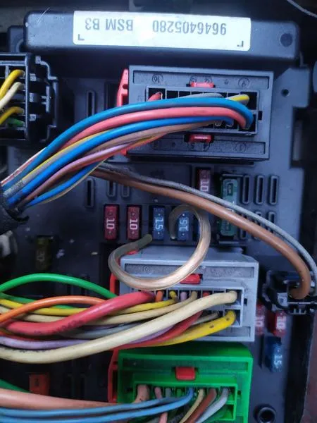 Systemy elektroniczne w samochodzie